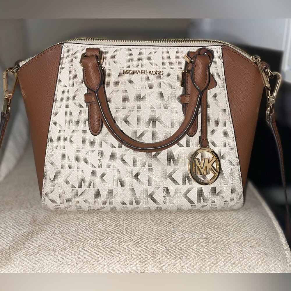 Micheal Kors Ciara Medium Messenger / Crossbody Bag